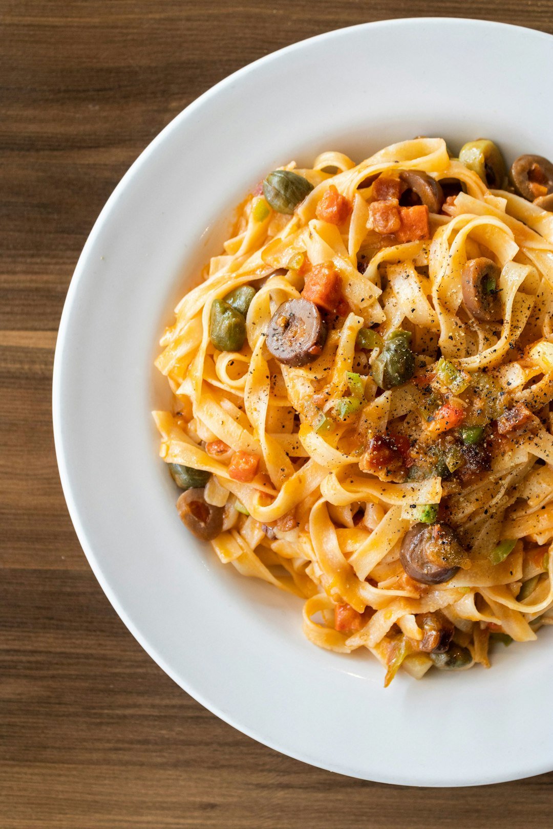 a-plate-of-pasta-wgprajhgo8